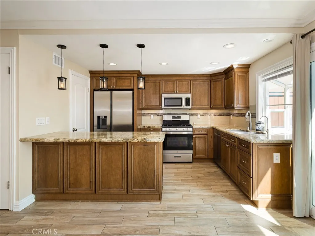 1625 Stonewood Court, San Pedro, California 90732 home-pic-9