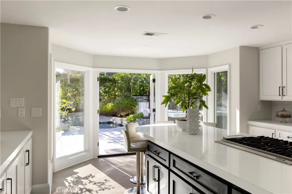 9 Huntington Court, Newport Beach, California 92660 home-pic-12