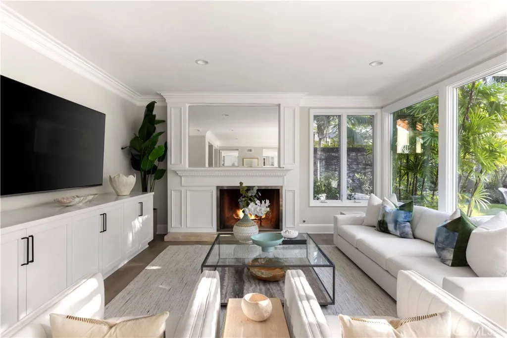 9 Huntington Court, Newport Beach, California 92660 home-pic-9