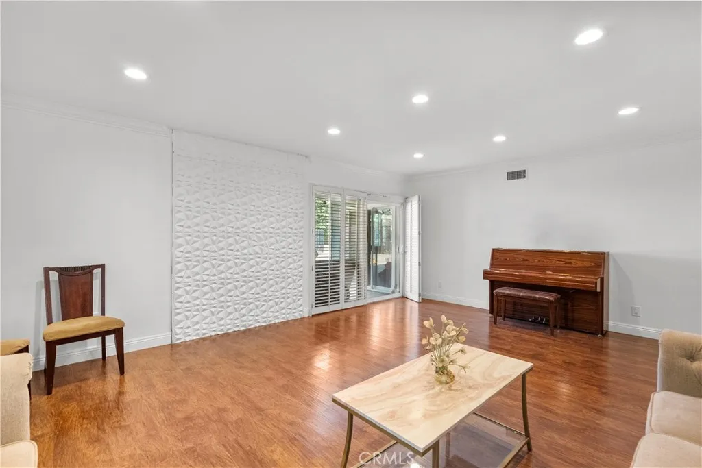 17161 Ludlow, Granada Hills, California 91344 home-pic-11