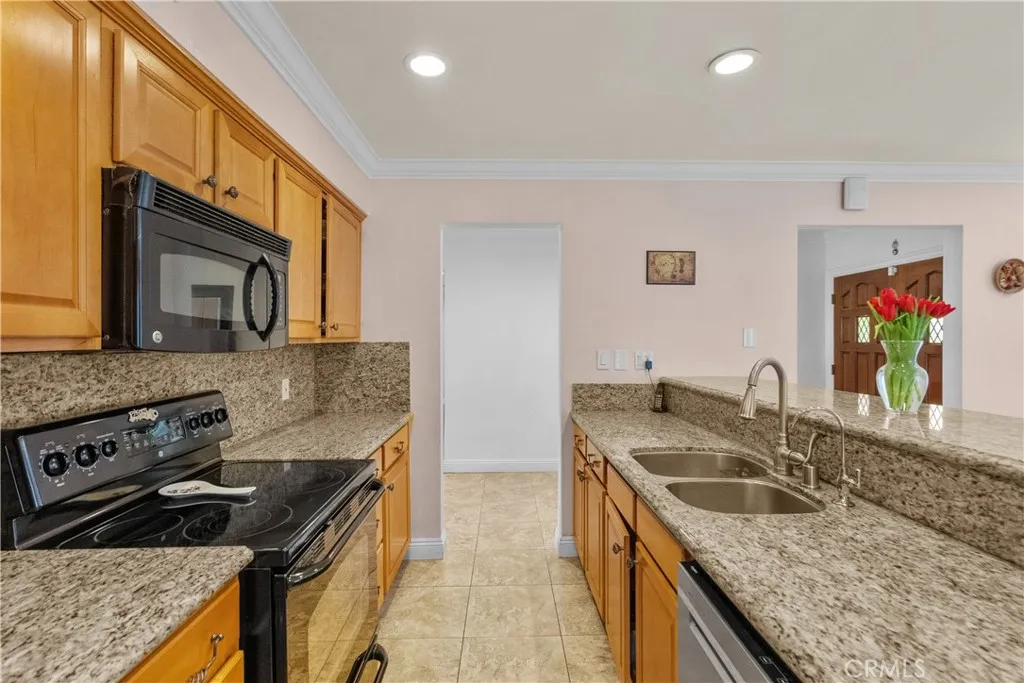 17161 Ludlow, Granada Hills, California 91344 home-pic-5