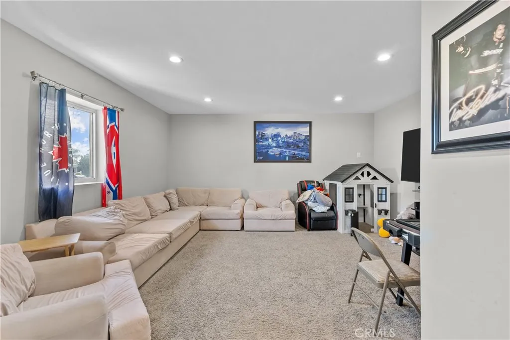 17161 Ludlow, Granada Hills, California 91344 home-pic-23