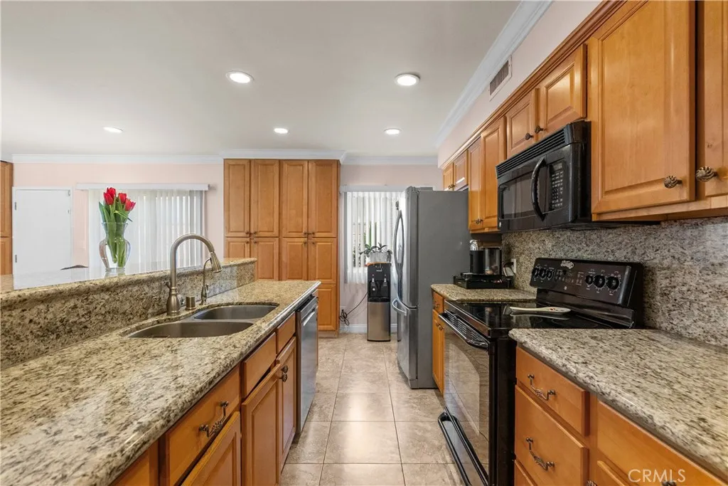 17161 Ludlow, Granada Hills, California 91344 home-pic-4