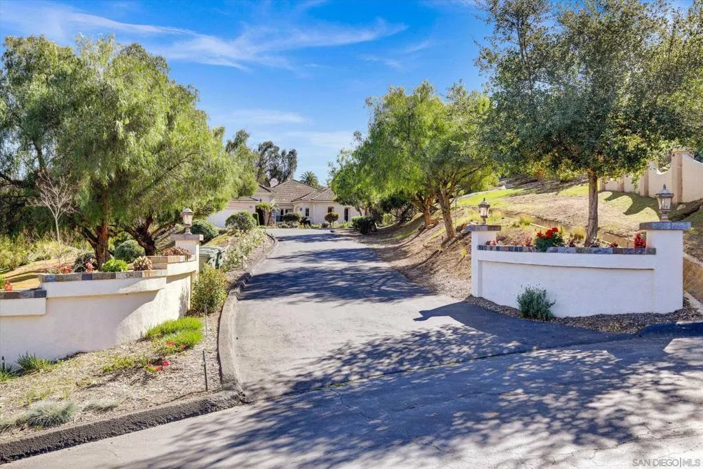 25440 Rue Lausanne, Escondido, California 92026 home-pic-55