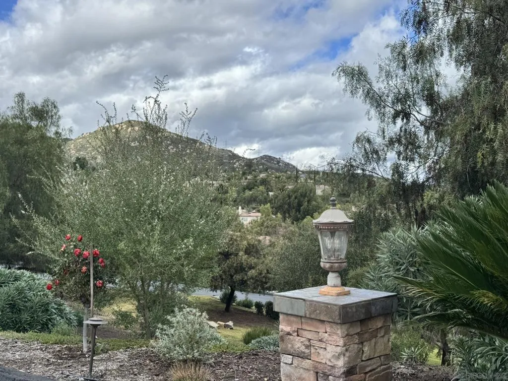 25440 Rue Lausanne, Escondido, California 92026 home-pic-52