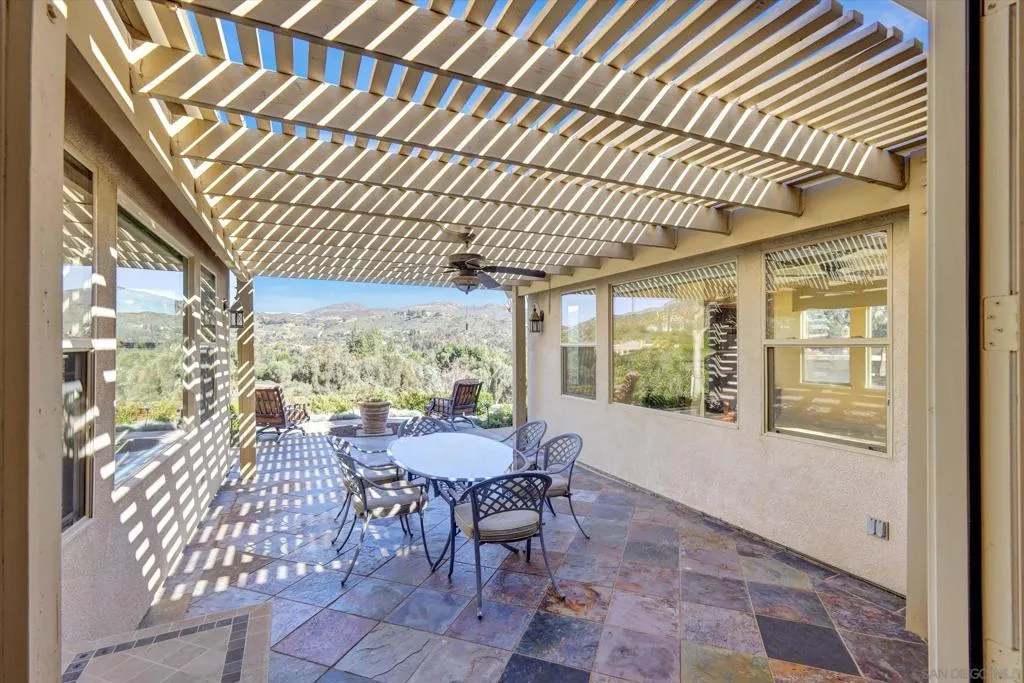 25440 Rue Lausanne, Escondido, California 92026 home-pic-12