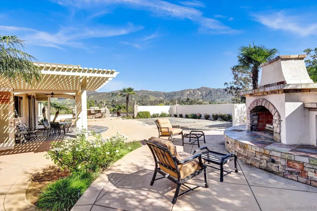 25440 Rue Lausanne, Escondido, California 92026 home-pic-42