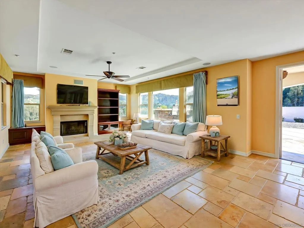 25440 Rue Lausanne, Escondido, California 92026 home-pic-7