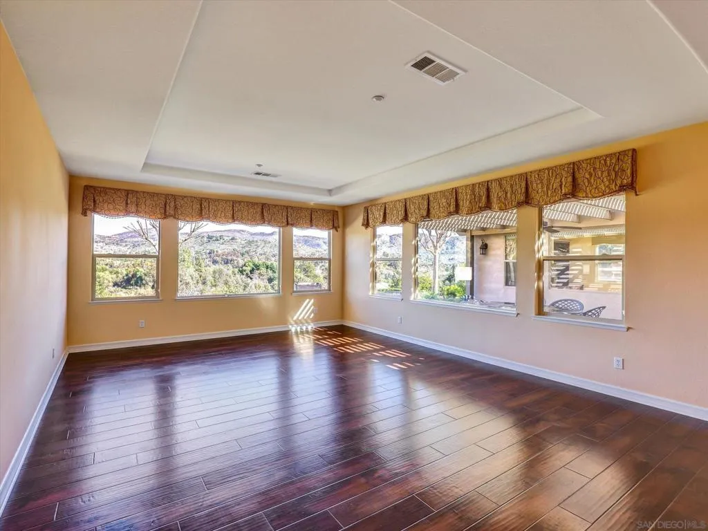 25440 Rue Lausanne, Escondido, California 92026 home-pic-6