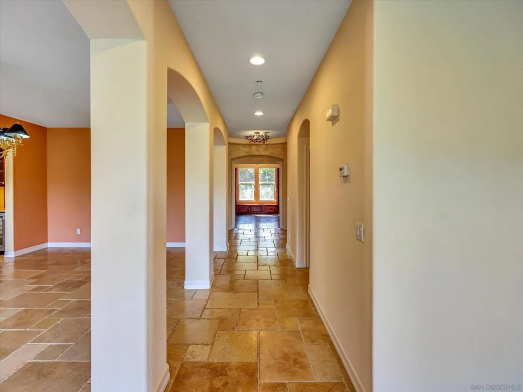 25440 Rue Lausanne, Escondido, California 92026 home-pic-13