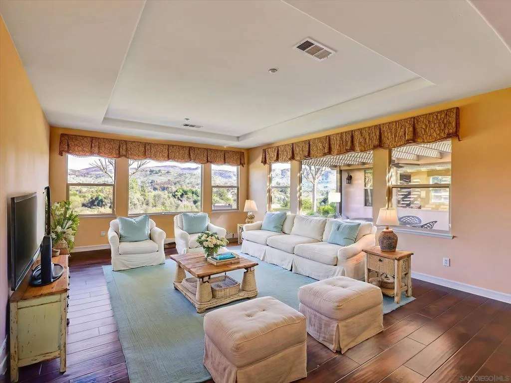 25440 Rue Lausanne, Escondido, California 92026 home-pic-5