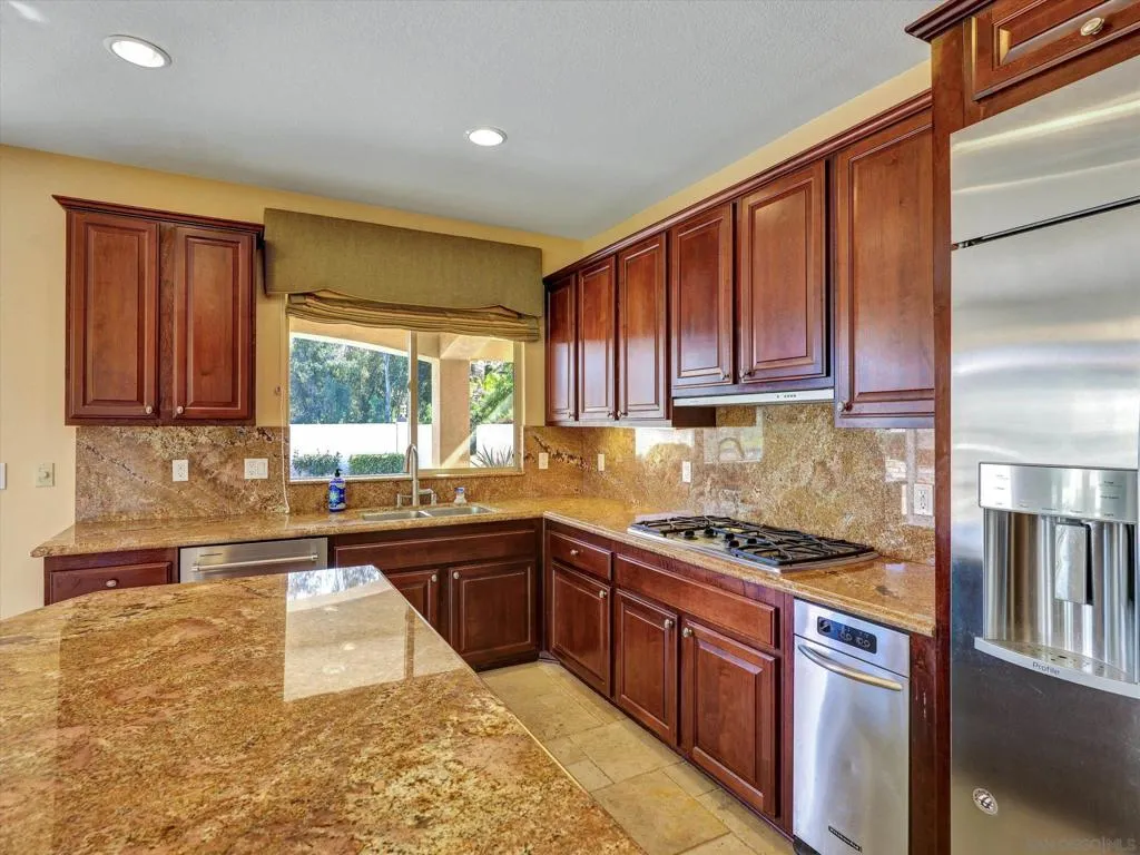 25440 Rue Lausanne, Escondido, California 92026 home-pic-18