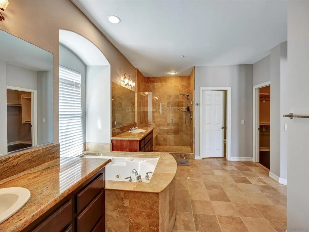 25440 Rue Lausanne, Escondido, California 92026 home-pic-25