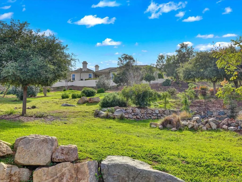 25440 Rue Lausanne, Escondido, California 92026 home-pic-49