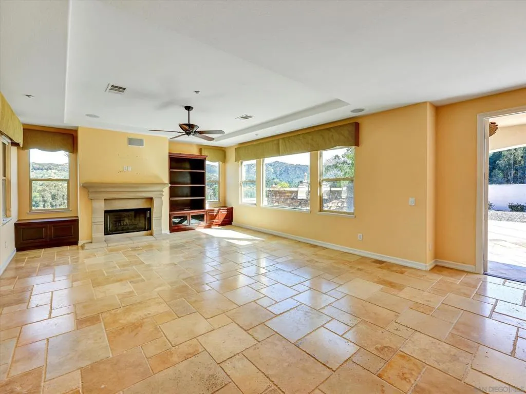 25440 Rue Lausanne, Escondido, California 92026 home-pic-8