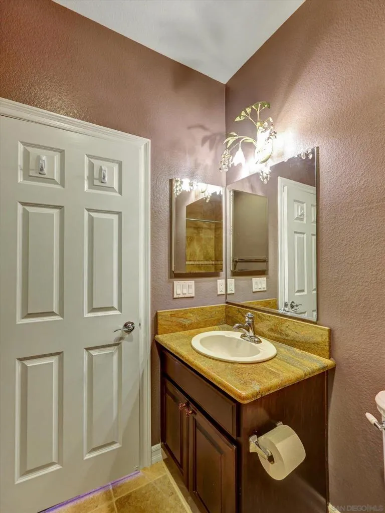 25440 Rue Lausanne, Escondido, California 92026 home-pic-37