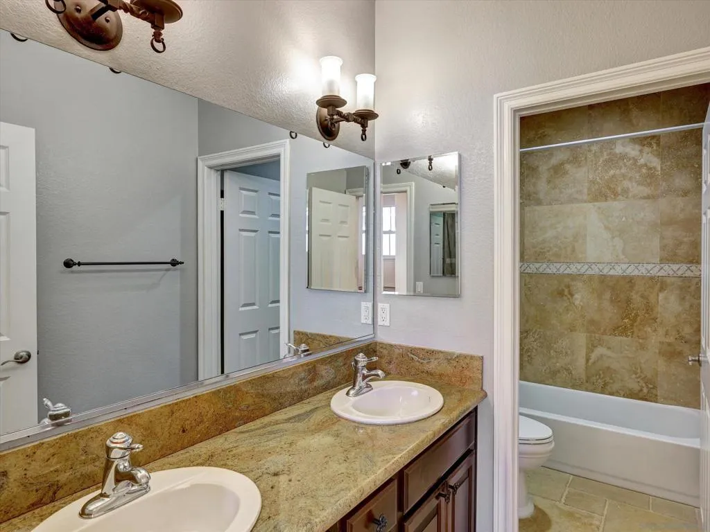 25440 Rue Lausanne, Escondido, California 92026 home-pic-33
