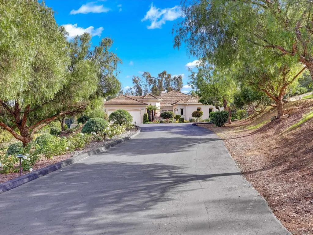 25440 Rue Lausanne, Escondido, California 92026 home-pic-56