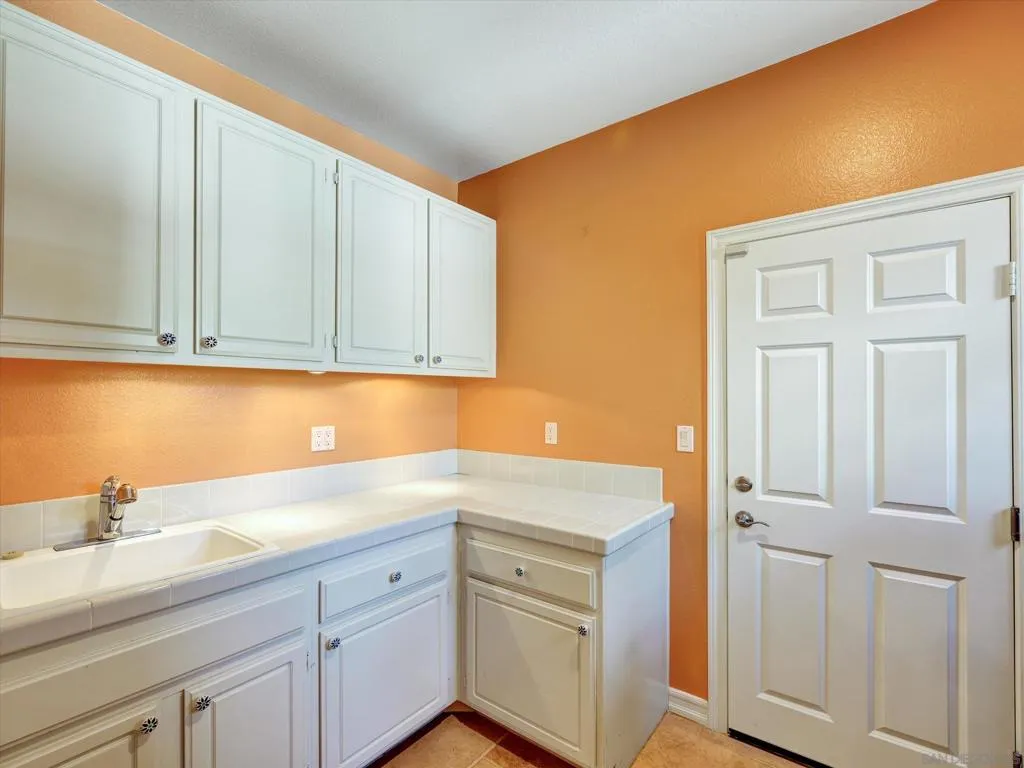 25440 Rue Lausanne, Escondido, California 92026 home-pic-40
