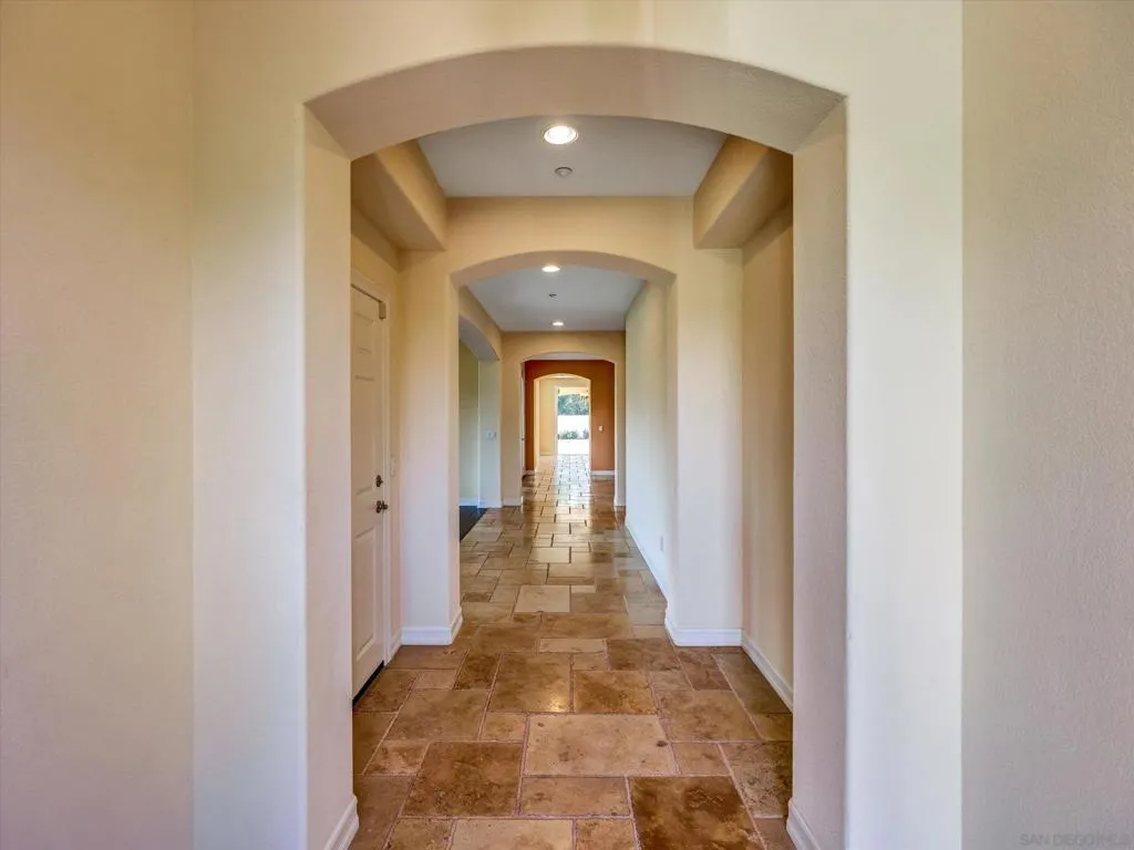 25440 Rue Lausanne, Escondido, California 92026 home-pic-4