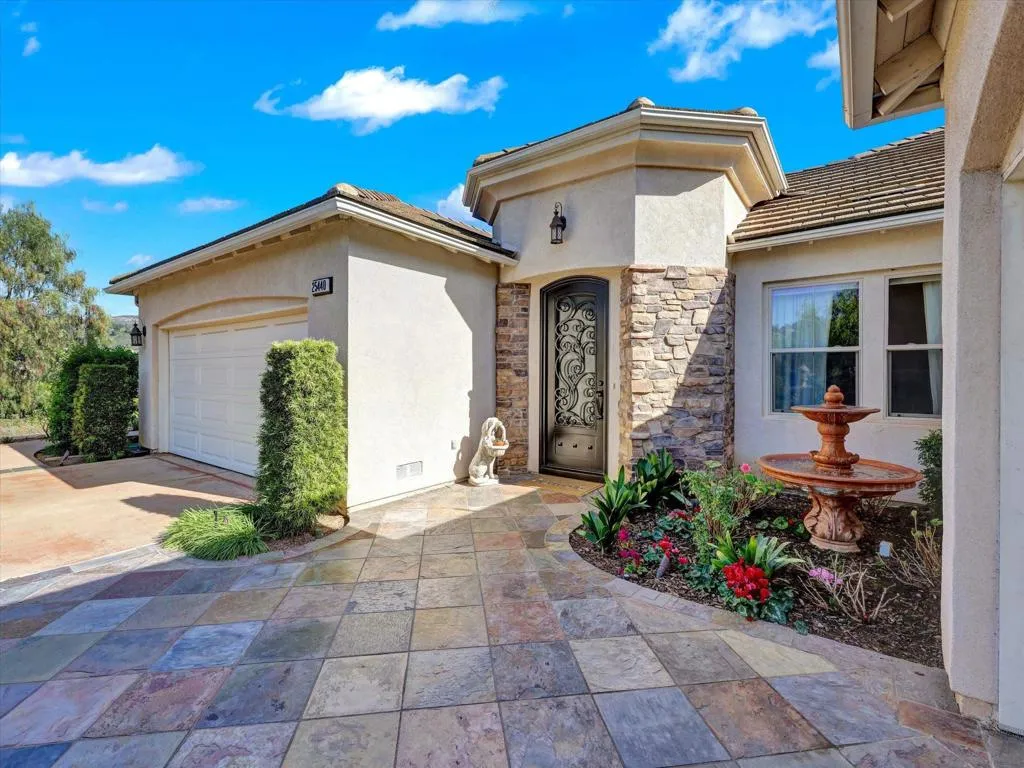 25440 Rue Lausanne, Escondido, California 92026 home-pic-3