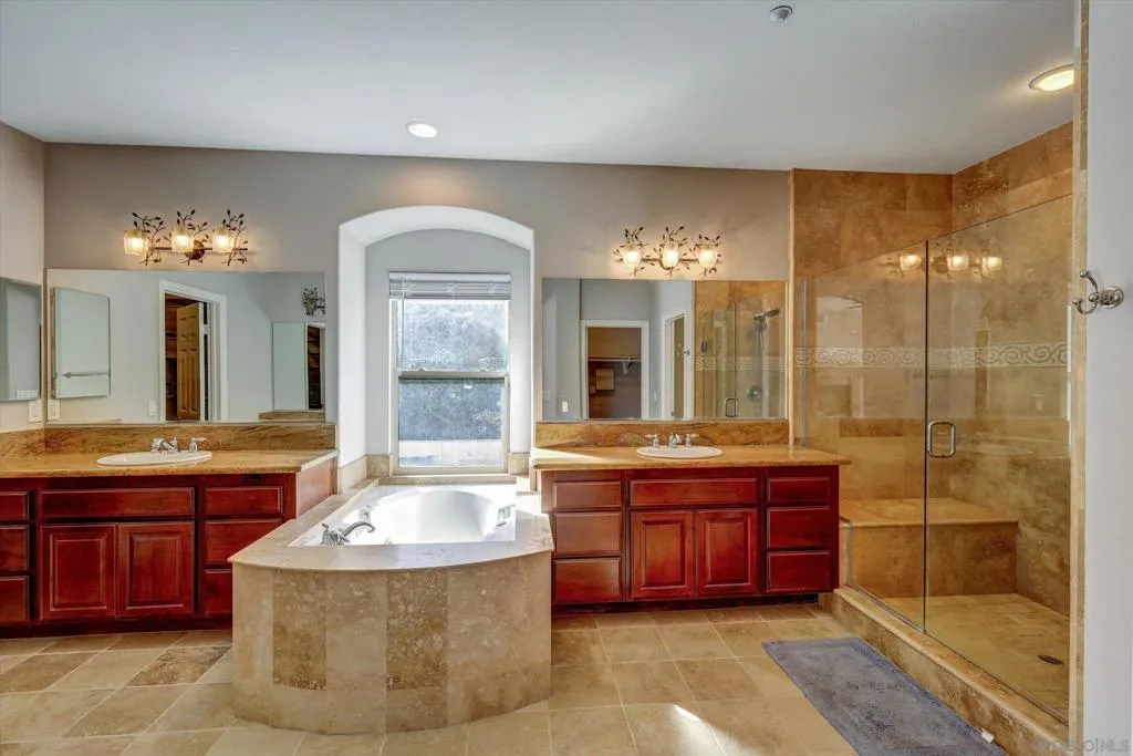 25440 Rue Lausanne, Escondido, California 92026 home-pic-24