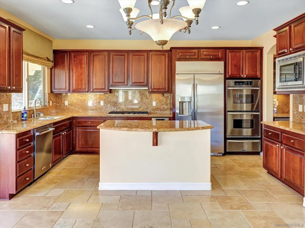 25440 Rue Lausanne, Escondido, California 92026 home-pic-16