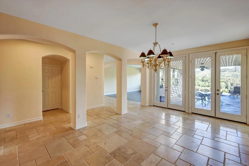 25440 Rue Lausanne, Escondido, California 92026 home-pic-11