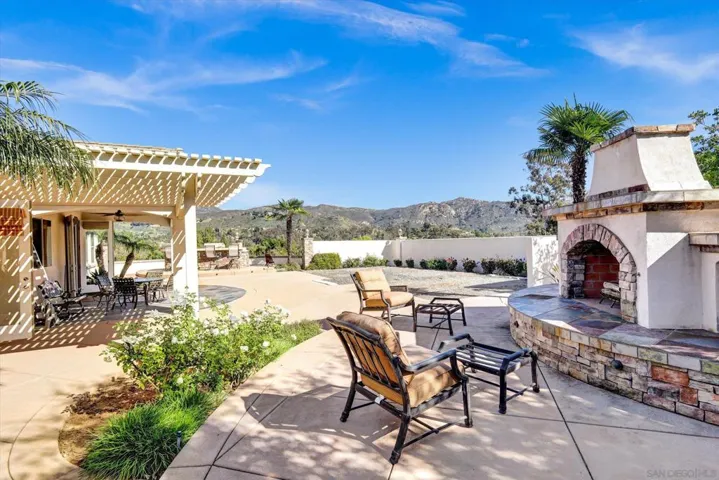 25440 Rue Lausanne, Escondido, California 92026