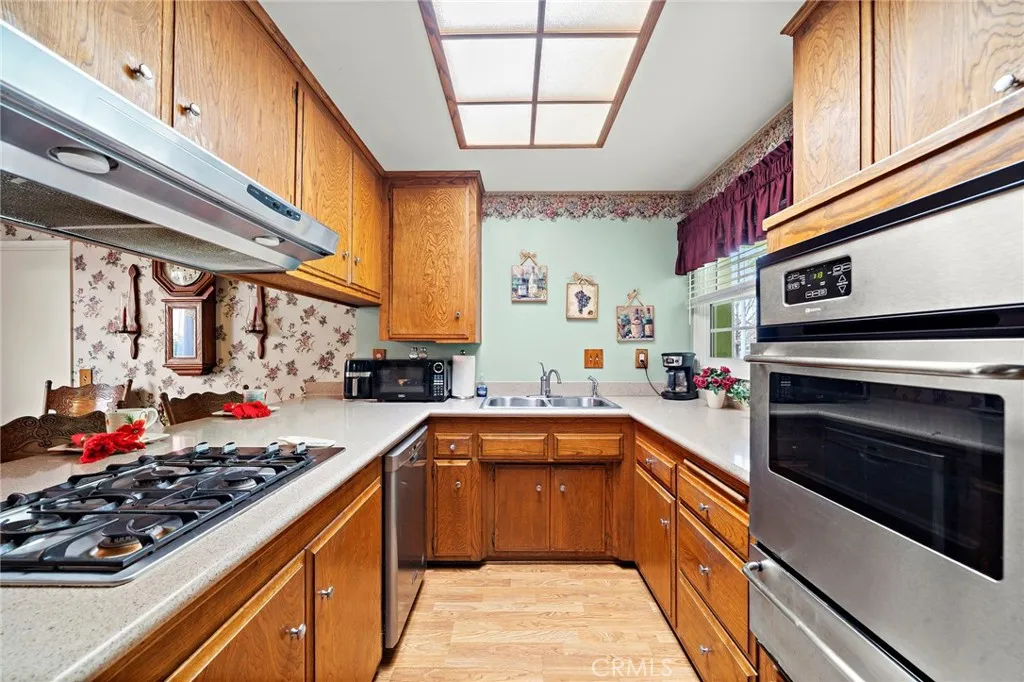 16331 Mahogany Street, Fountain Valley, California 92708 home-pic-11