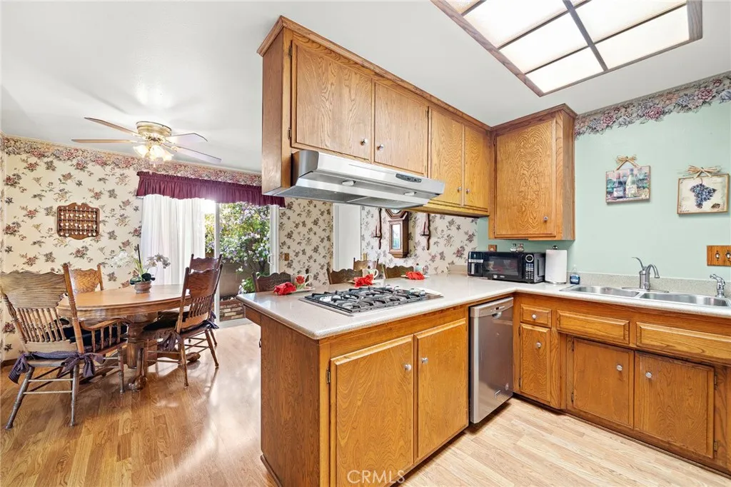 16331 Mahogany Street, Fountain Valley, California 92708 home-pic-12