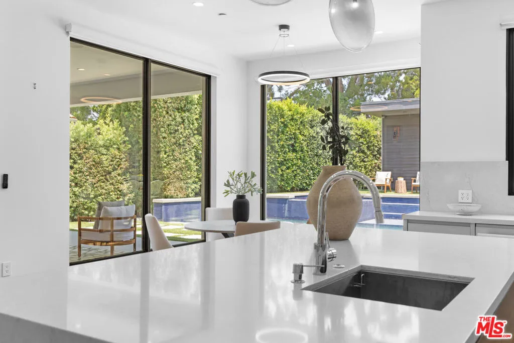 4854 Alonzo Avenue, Encino, California 91316 home-pic-16