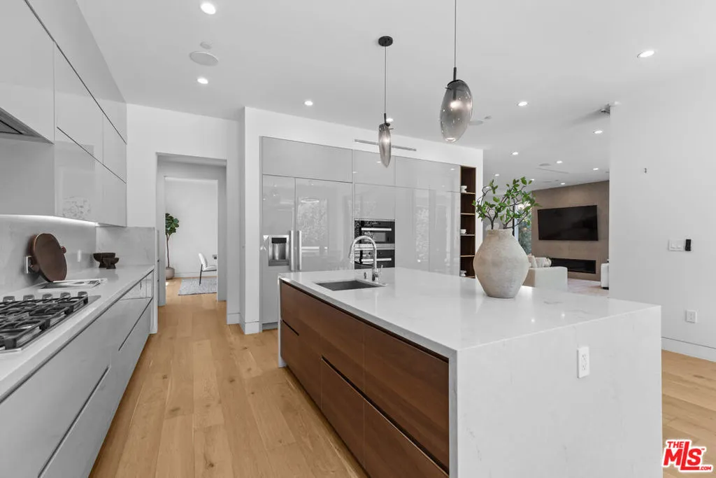 4854 Alonzo Avenue, Encino, California 91316 home-pic-17