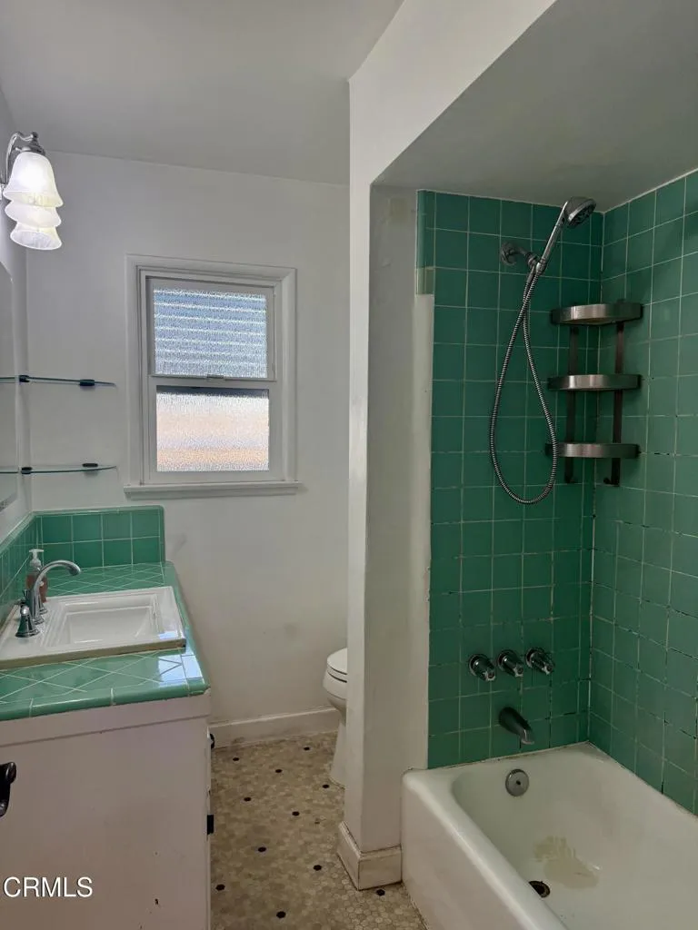 12811 Oxnard Street, North Hollywood, California 91606 home-pic-10