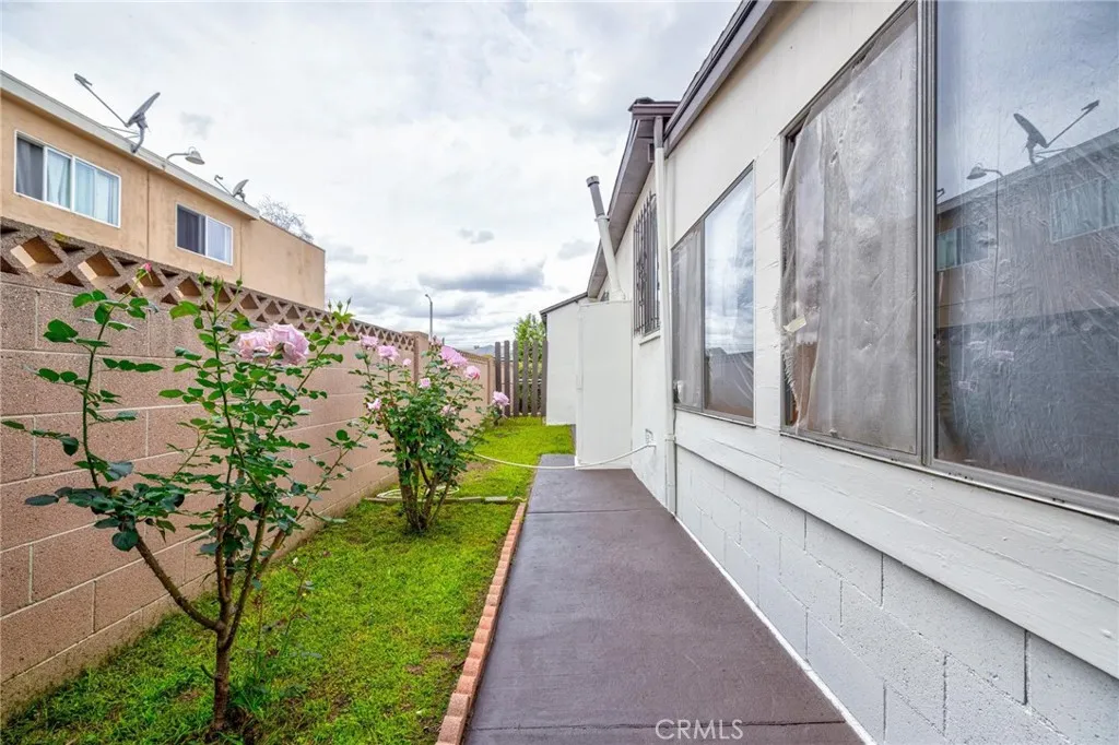 6722 Keltonview Drive, Pico Rivera, California 90660 home-pic-36