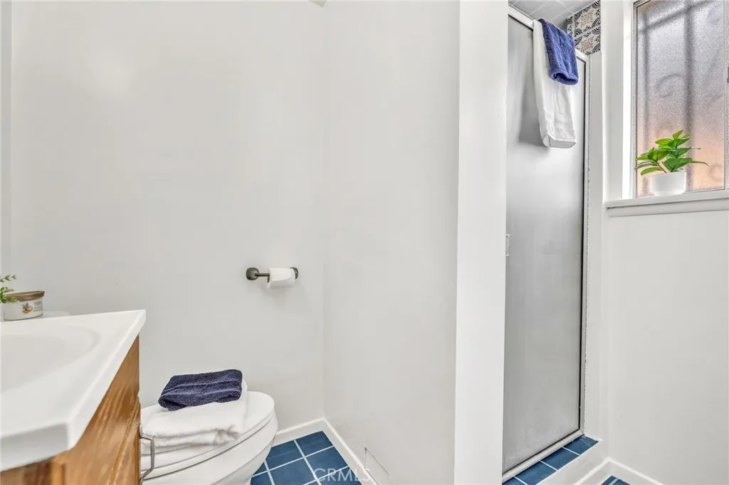 6722 Keltonview Drive, Pico Rivera, California 90660 home-pic-12