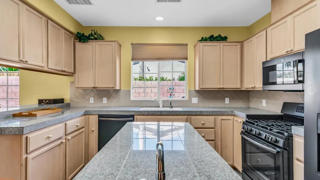 35601 Tranquil Place, Cathedral City, California 92234 home-pic-14
