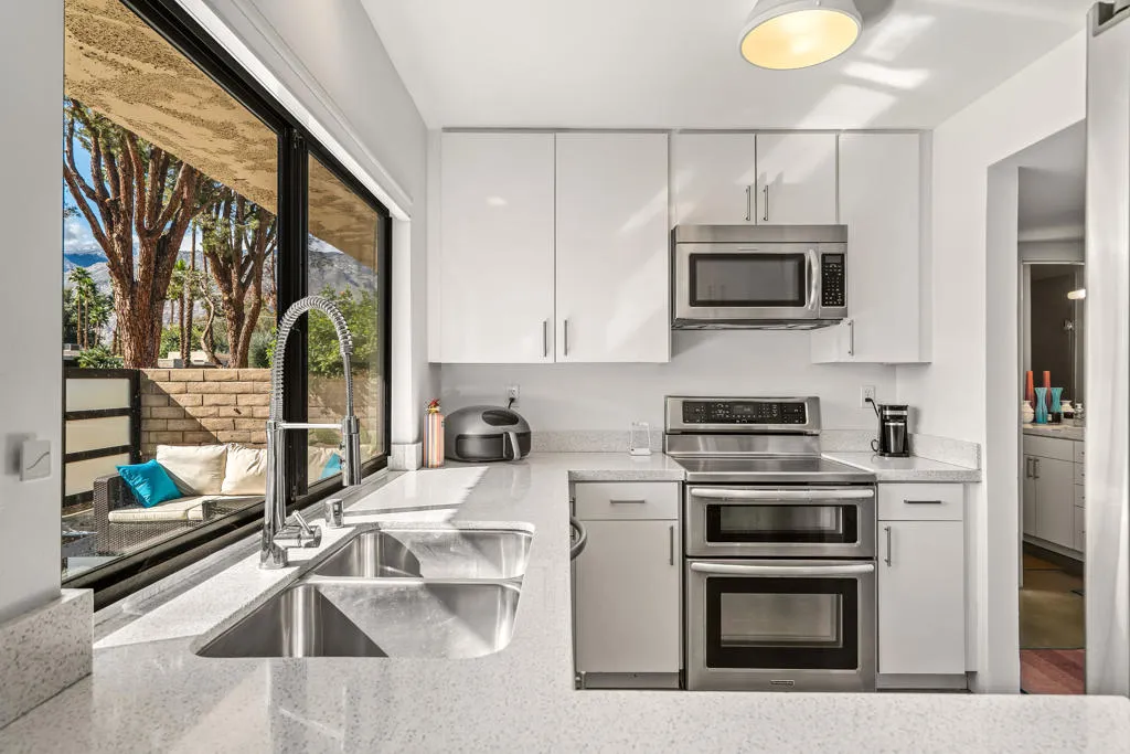 1874 E Sandalwood Drive, Palm Springs, California 92262 home-pic-16