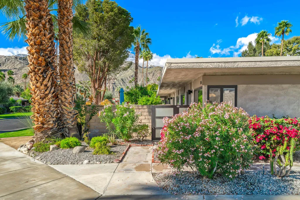 1874 E Sandalwood Drive, Palm Springs, California 92262 home-pic-34
