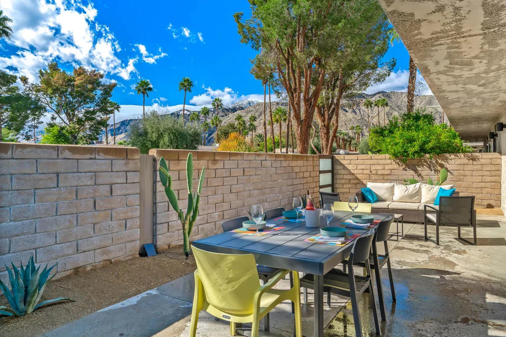 1874 E Sandalwood Drive, Palm Springs, California 92262 home-pic-3