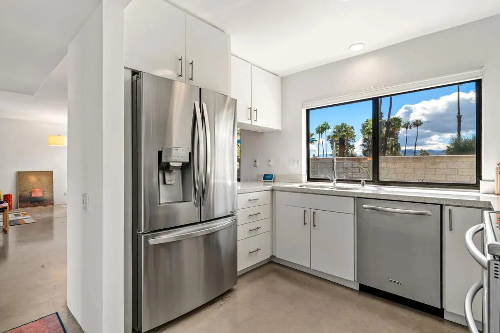 1874 E Sandalwood Drive, Palm Springs, California 92262 home-pic-20