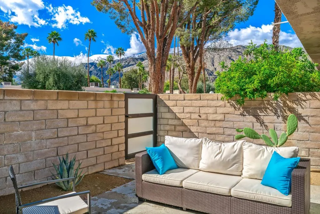1874 E Sandalwood Drive, Palm Springs, California 92262 home-pic-44