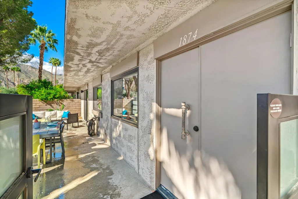 1874 E Sandalwood Drive, Palm Springs, California 92262 home-pic-2