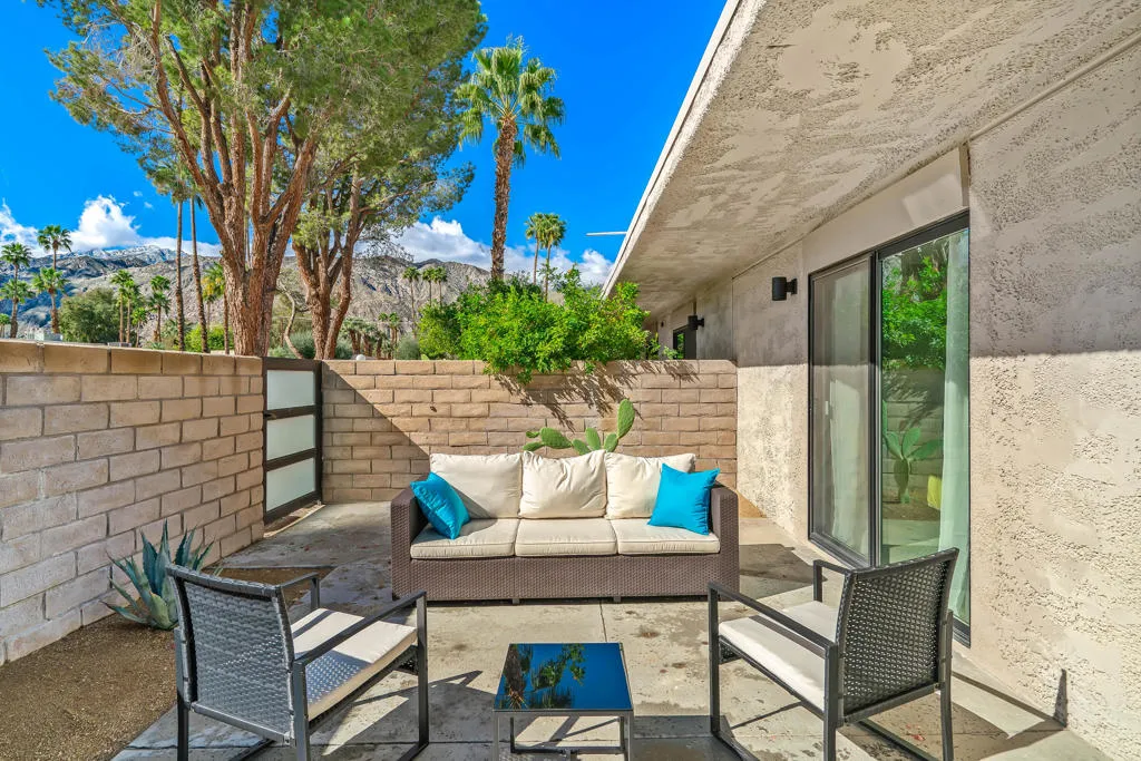 1874 E Sandalwood Drive, Palm Springs, California 92262 home-pic-43