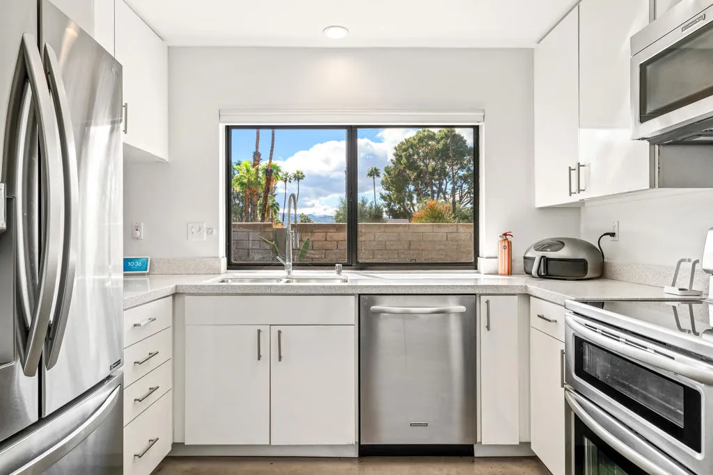 1874 E Sandalwood Drive, Palm Springs, California 92262 home-pic-18