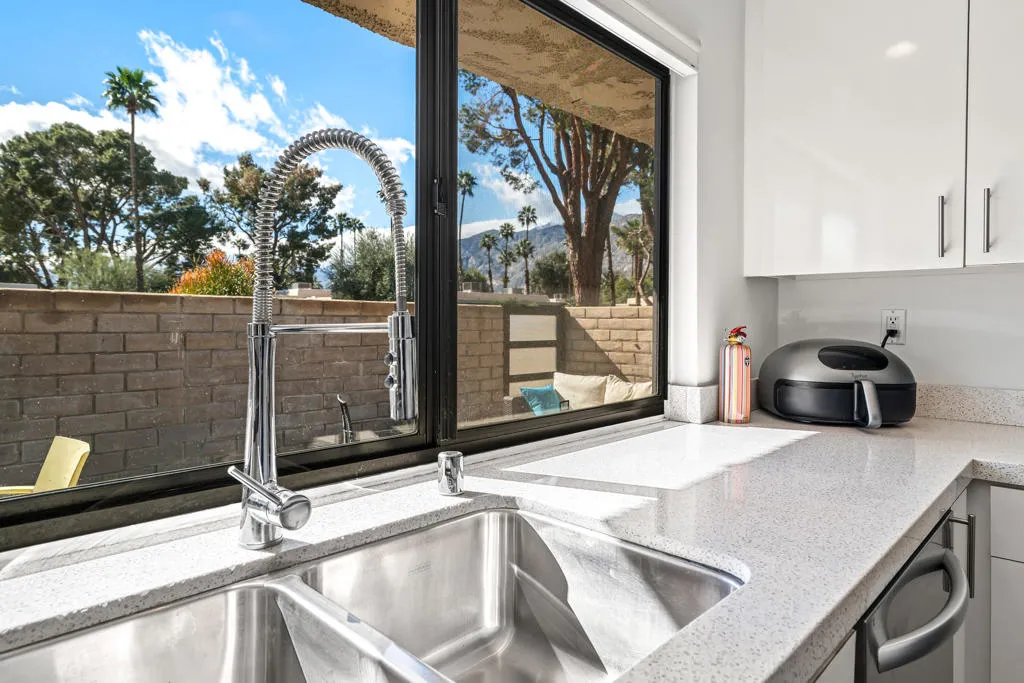 1874 E Sandalwood Drive, Palm Springs, California 92262 home-pic-19
