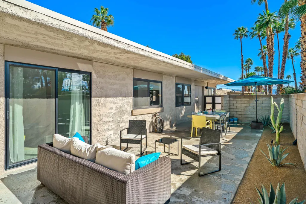 1874 E Sandalwood Drive, Palm Springs, California 92262 home-pic-4