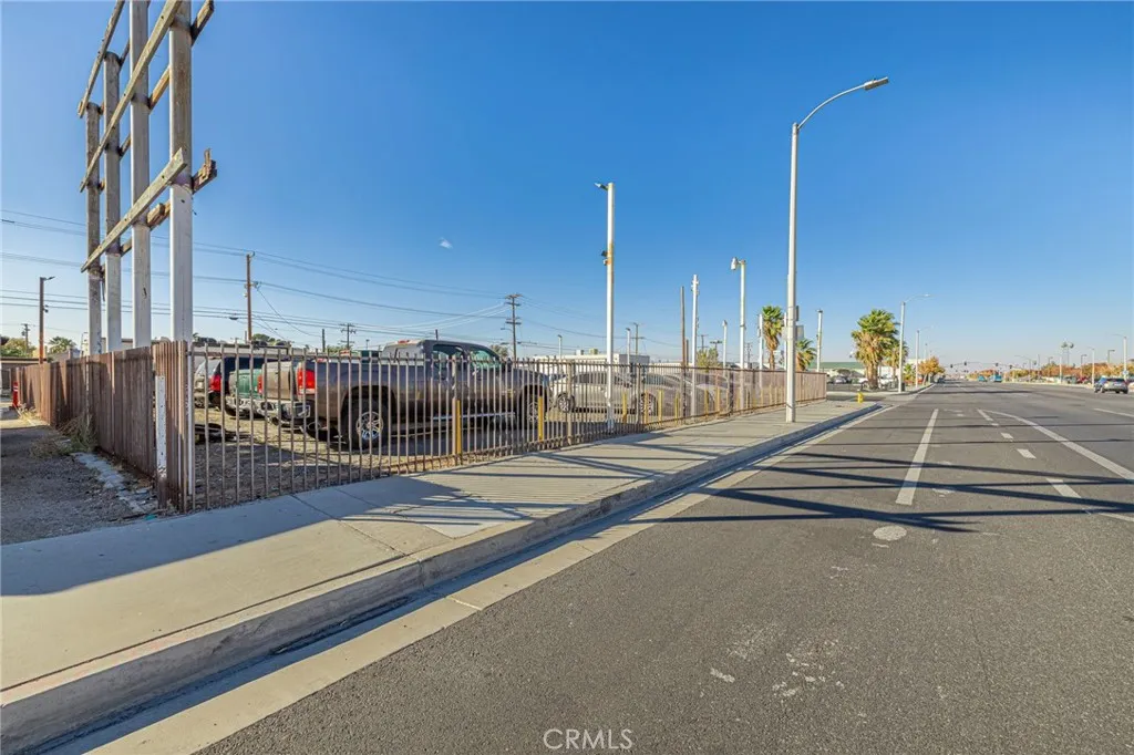 44663 Sierra, Lancaster, California 93534 — photo 5