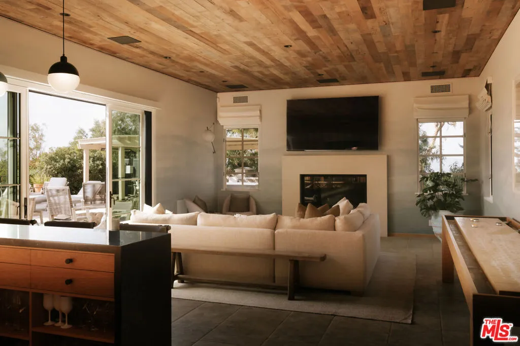 12072 Crest Court, Beverly Hills, California 90210 home-pic-13