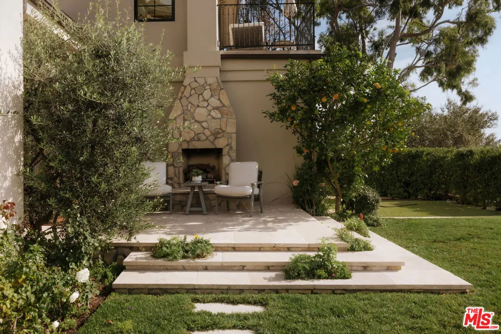 12072 Crest Court, Beverly Hills, California 90210 home-pic-12